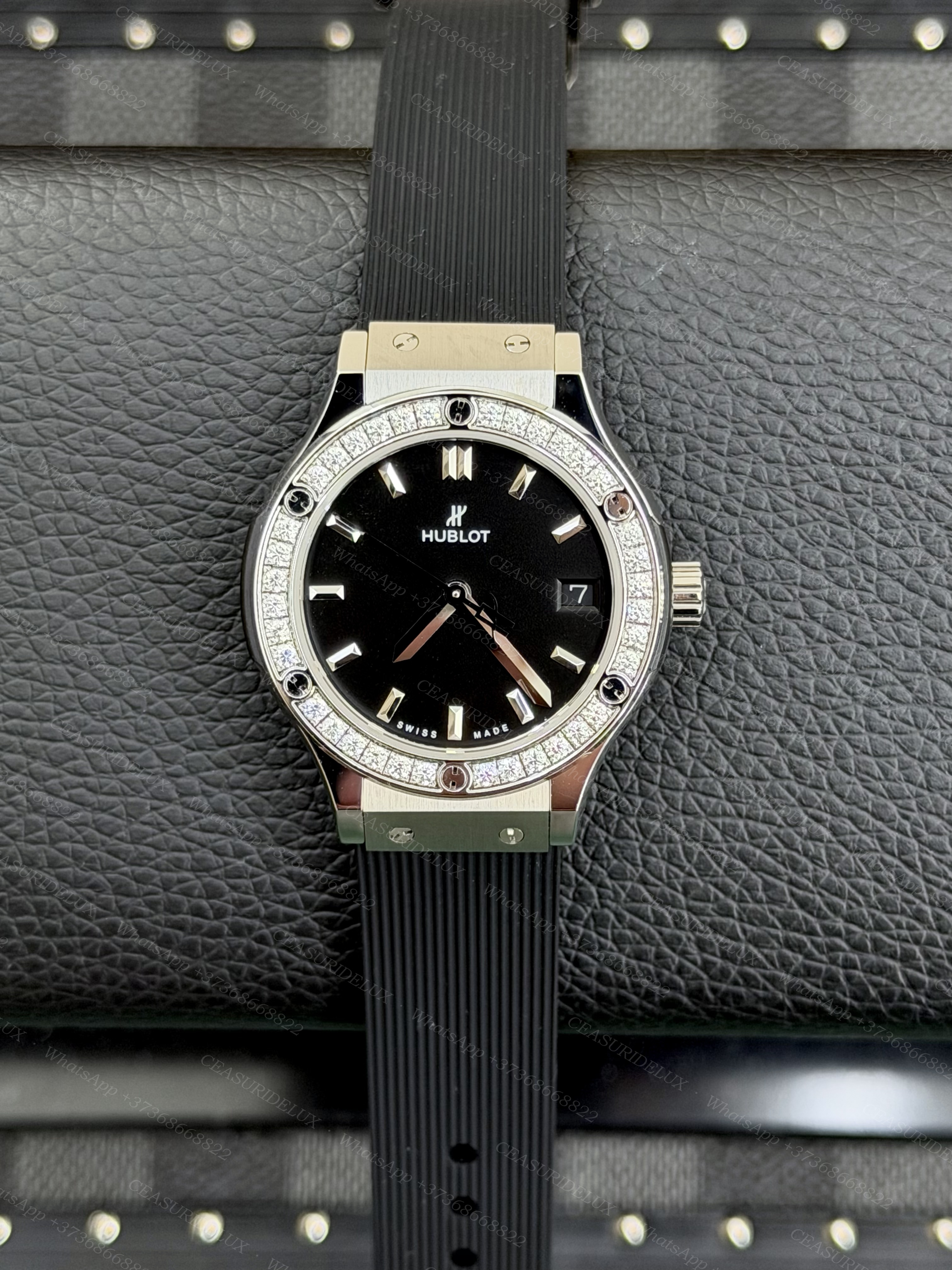 Hublot Classic Fusion 33mm Steel Diamonds — Black Dial + Rubber Strap (581.NX.1171.RX.1104)