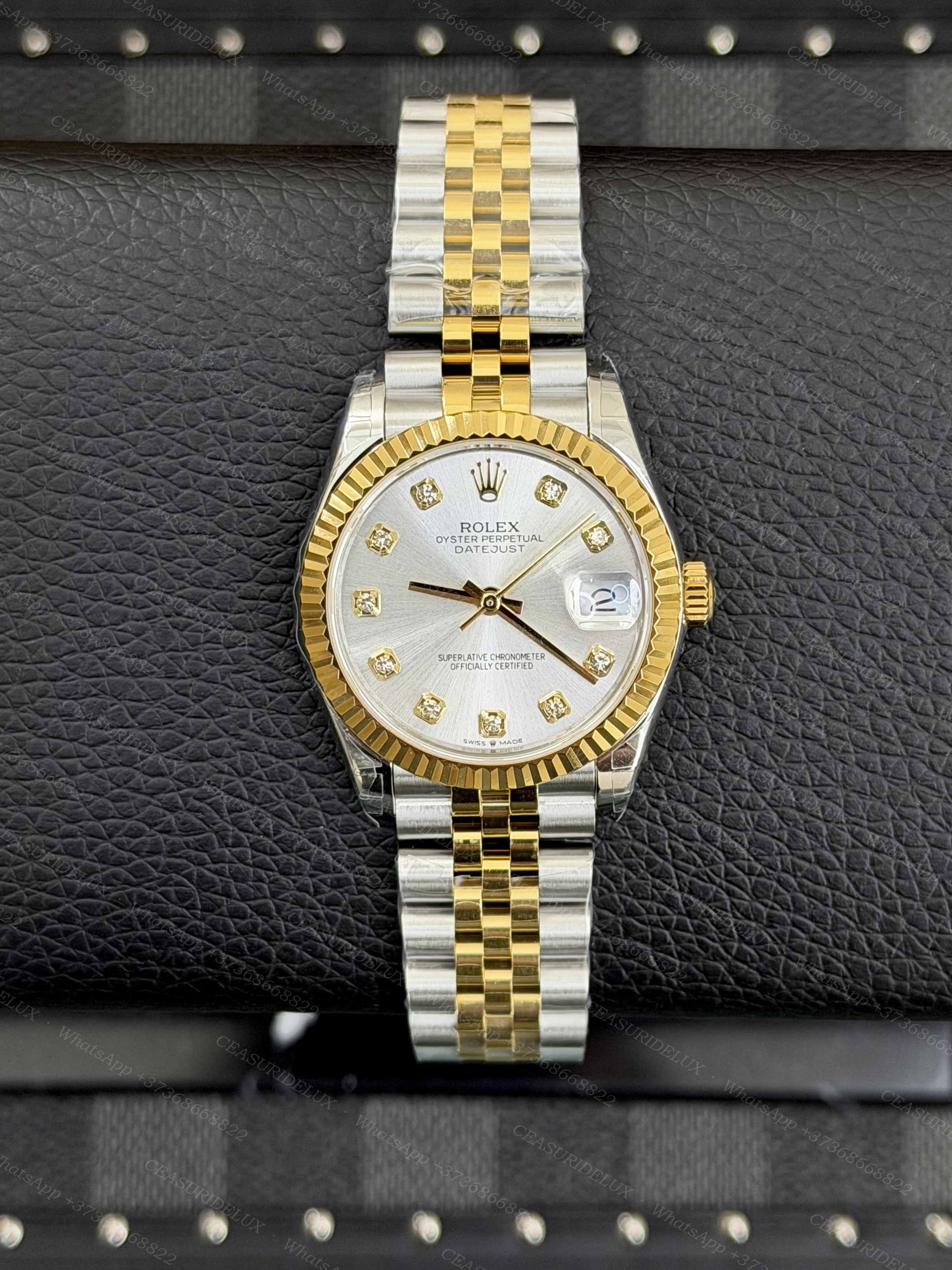 Rolex Date-Just 31 Yellow Rolesor Silver Diamond Dial Background